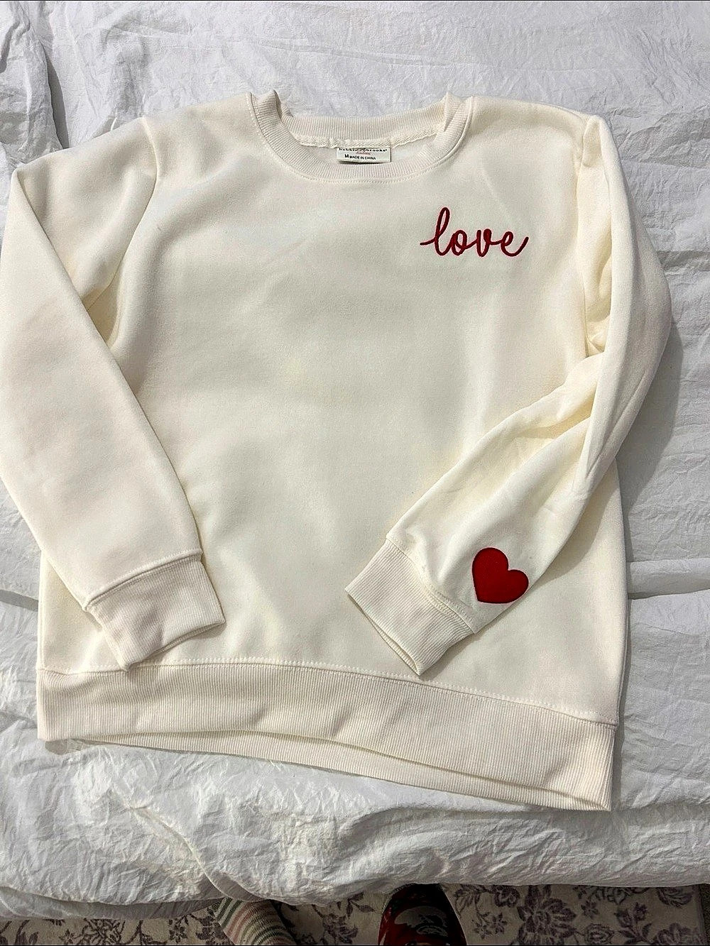 bobbie brooks Ladies NEW without tags. Ne Love Sweatshirt White & Red Size Med